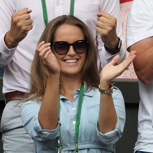 POSLE NJE ĆETE ZABORAVITI NA JELENU ĐOKOVIĆ: Ova SUPRUGA poznatog tenisera privući će vašu pažnju i oboriće vas s nogu LEPOTOM I STILOM! (FOTO)
