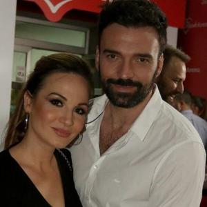 Crna je večeras bila njihov "kec iz rukava": Jelena Tomašević i Ivan Bosiljčić ukrali pažnju na koncertu u Beogradu