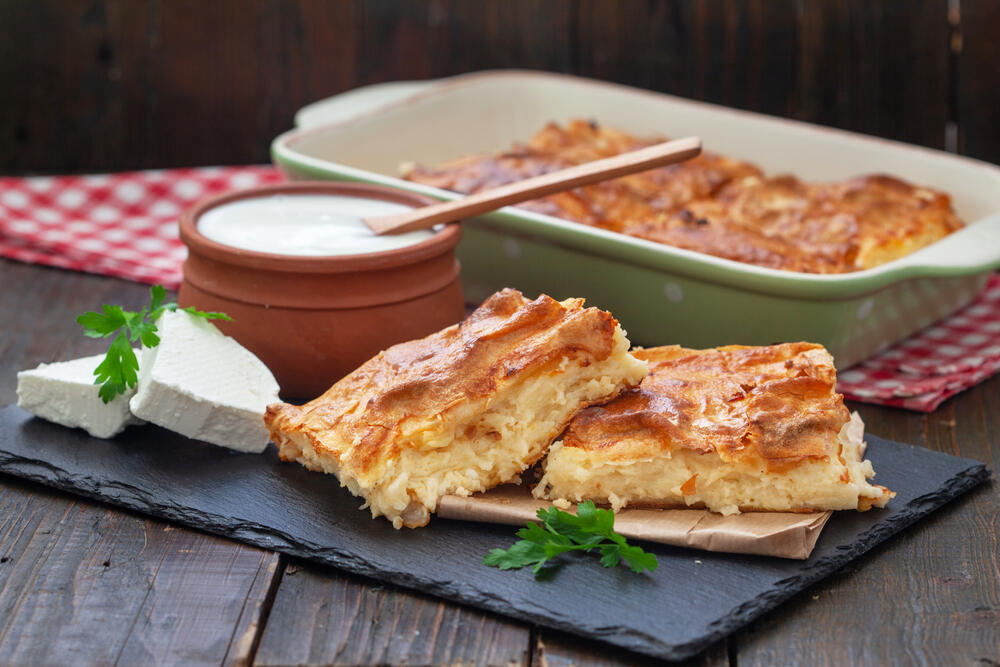 GIBANICA SA KISELIM MLEKOM ILI PAVLAKOM