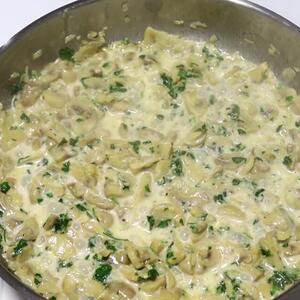Kremaste pečurke u pavlaci će vas raspametiti ukusom: Ručak nikad brži, a dobro će vas zasititi (RECEPT)