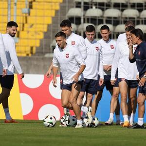 SLAVNE, prelepe, zgodne & taaakve srećnice! Ove devojke zarobile su srca naših ORLOVA i bodriće ih u Nemačkoj