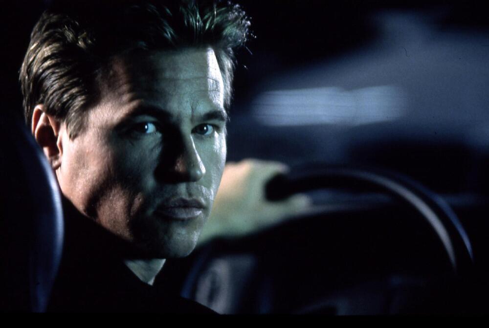 Val Kilmer u filmu 'Svetac'
